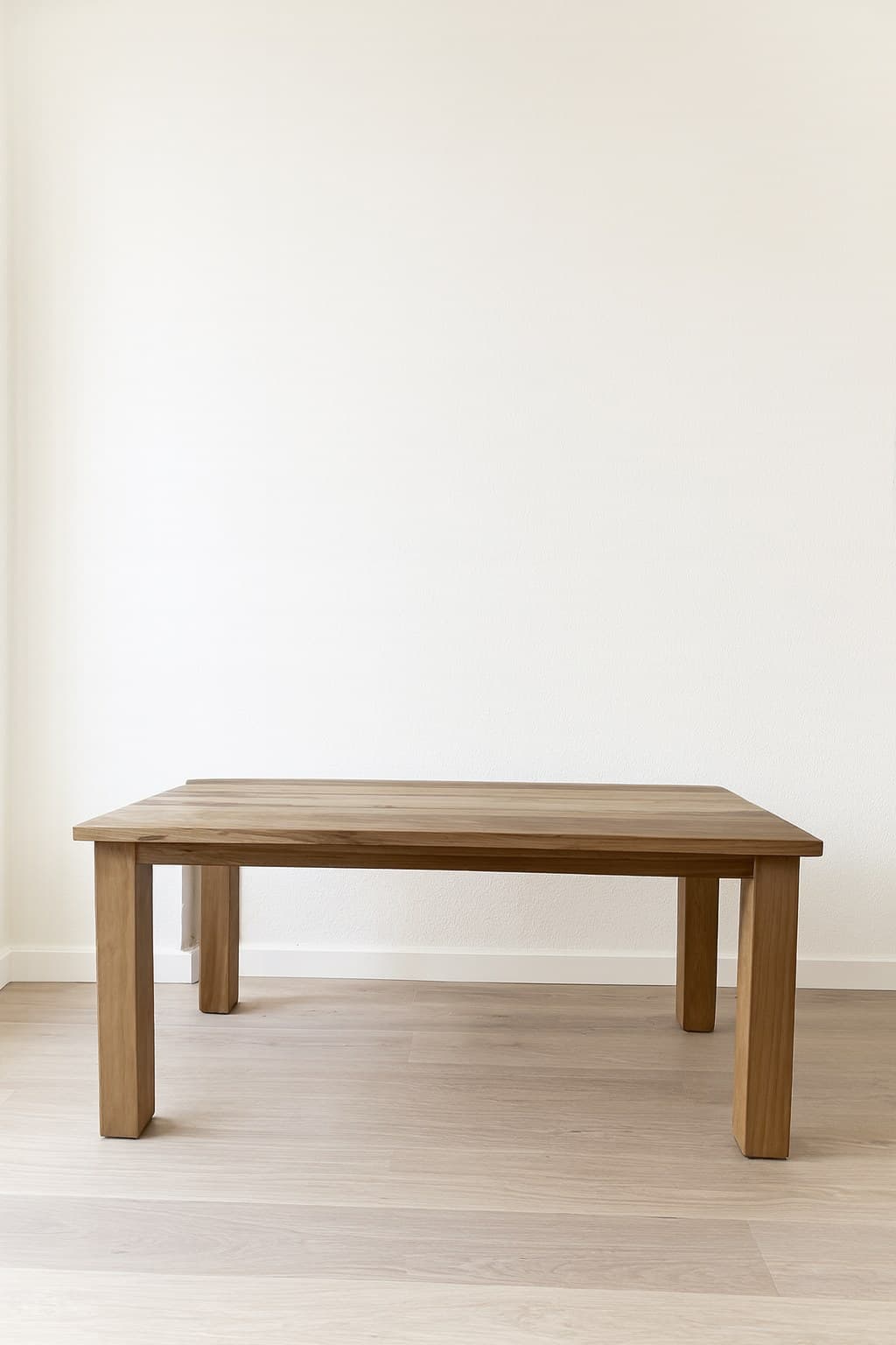 Mesa de comedor pata recta cuadrada
