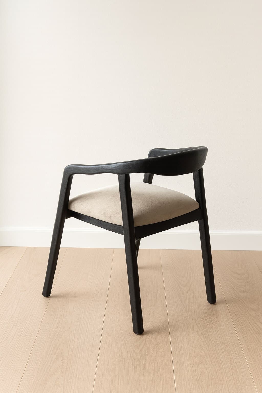 Silla Teca Negra Tapizada
