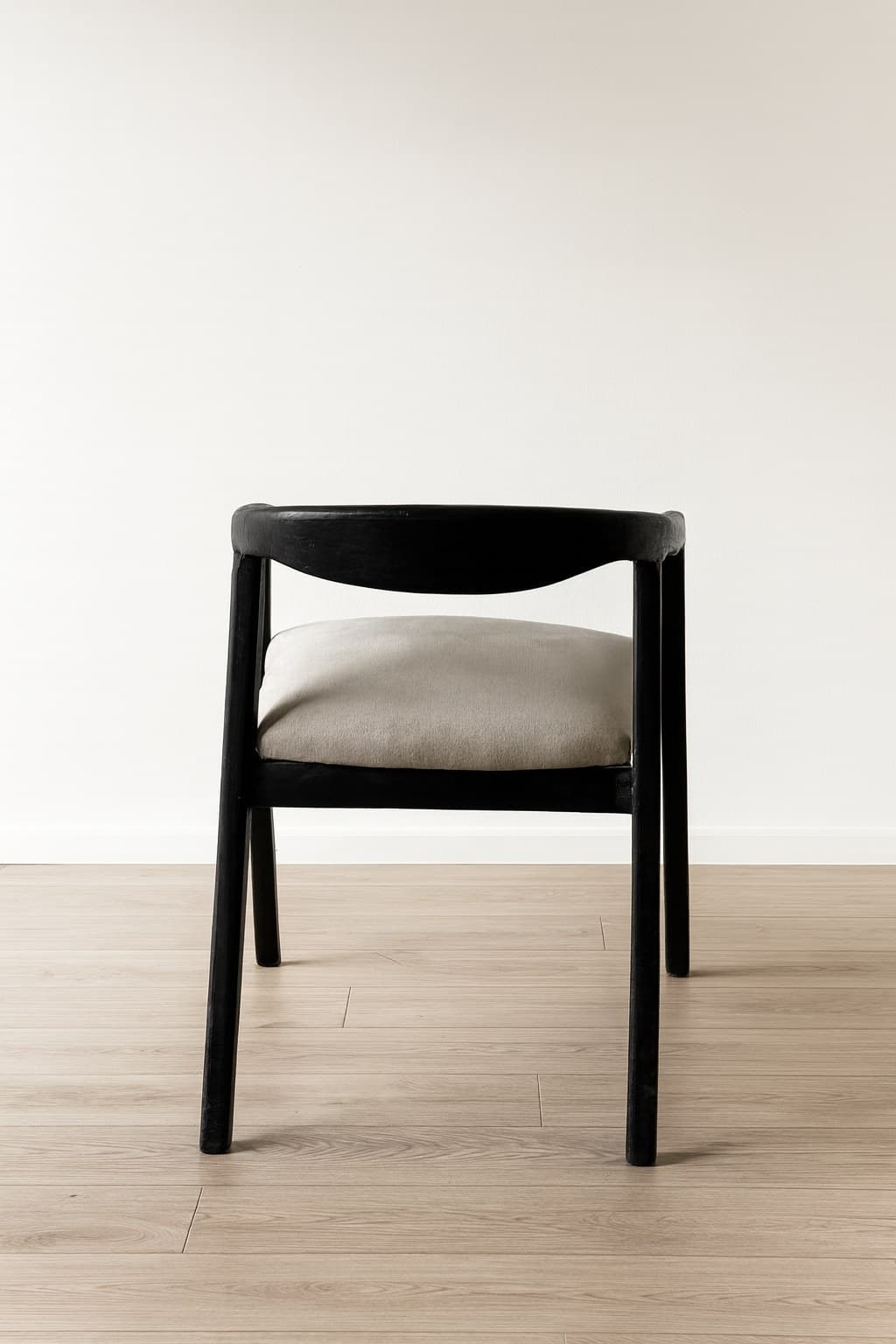 Silla Teca Negra Tapizada